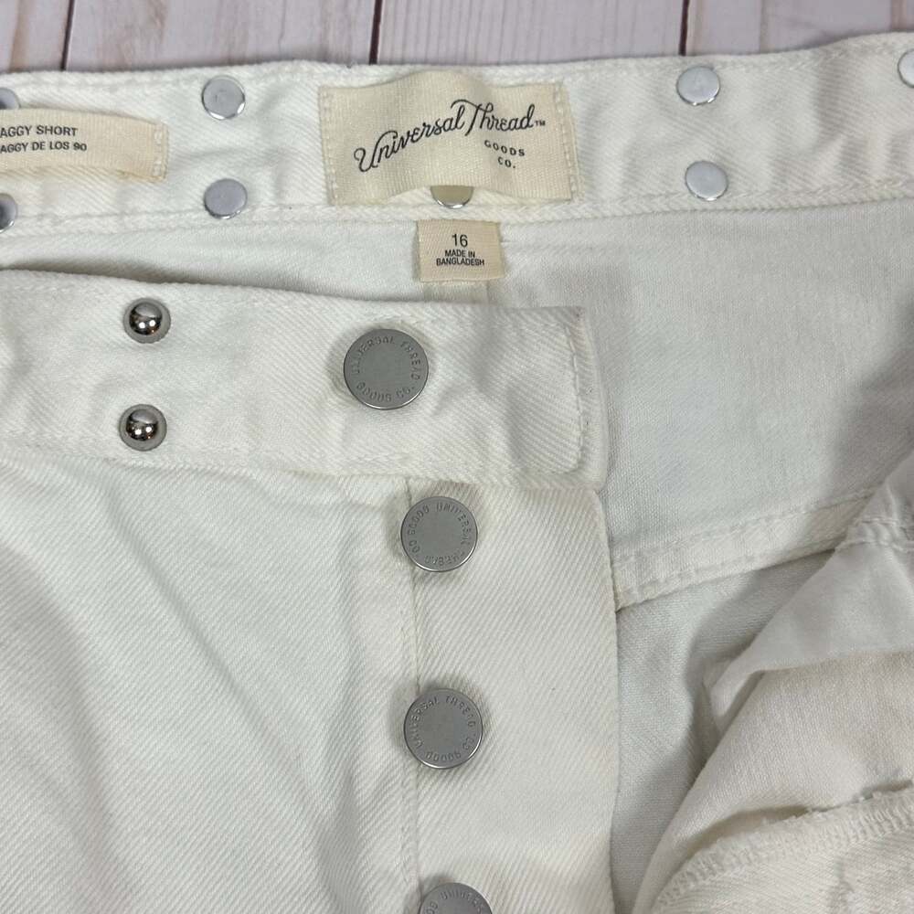 UNIVERSAL THREAD 90s baggy short white denim silver studded jean shorts - size 1 - Picture 4 of 5